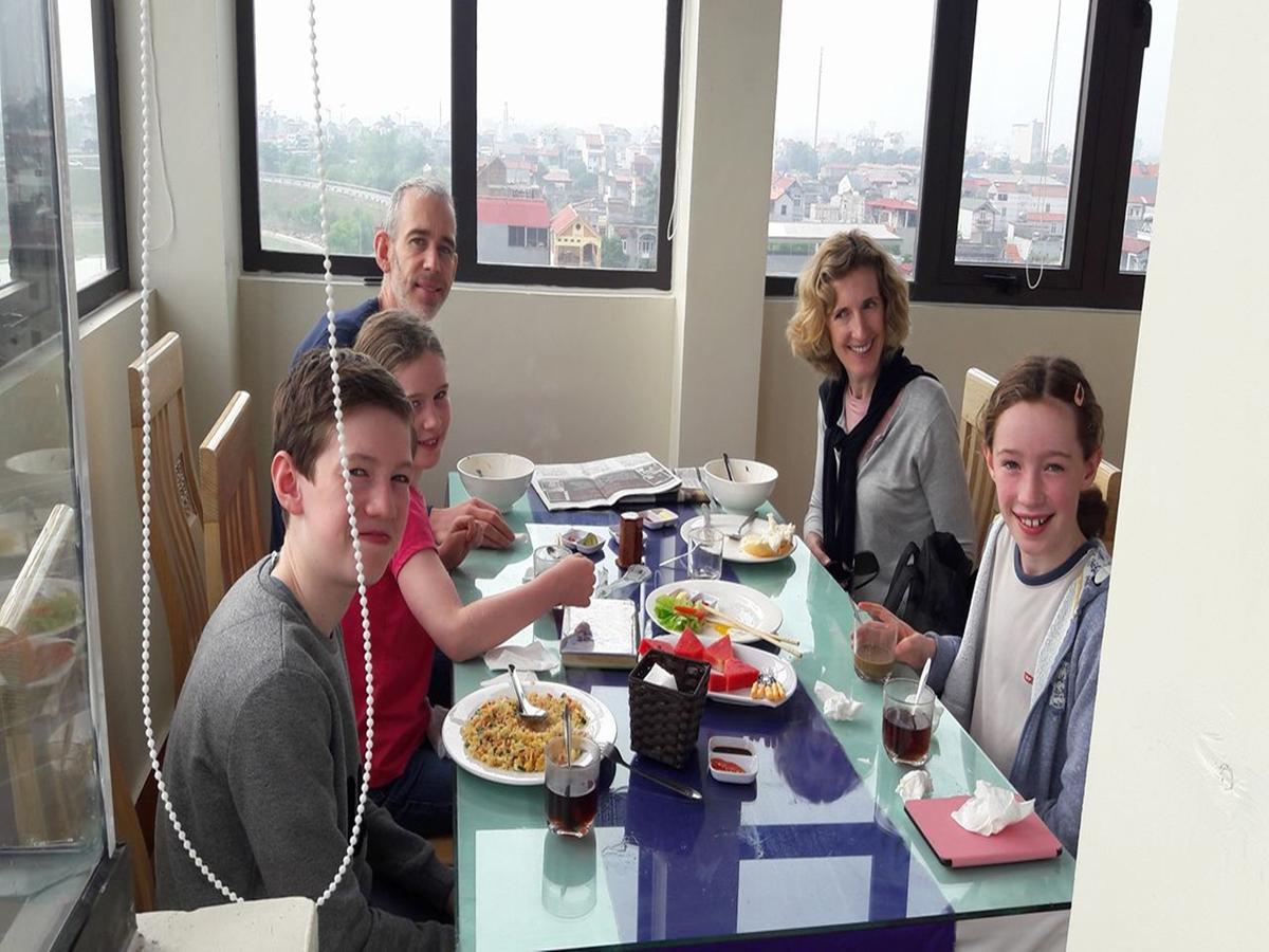Family Hotel Soc Son Нойбай Экстерьер фото