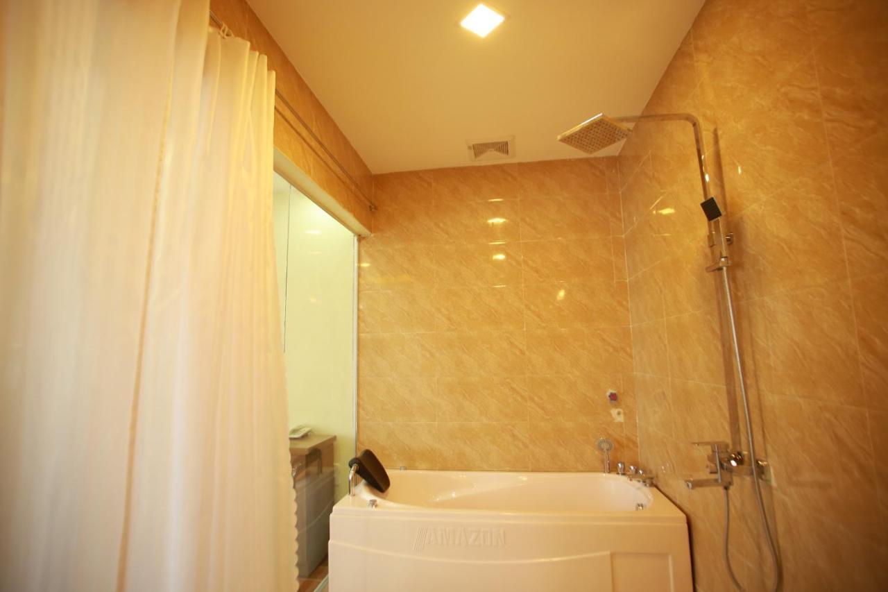 Family Hotel Soc Son Нойбай Экстерьер фото